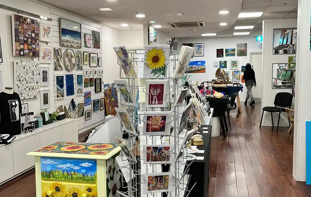 Hillingdon Artists gallery in The Chimes